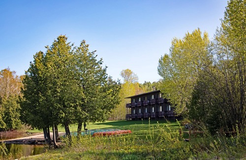 Copper Harbor Condo | Lake Fanny Hooe Resort-2 Bed With Balcony #12 1 Bedroom Hotel Room by RedAwning