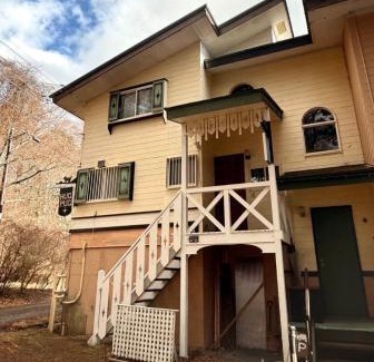 Yamanakako House | LAKE FOREST hug pug