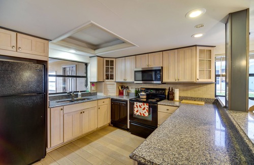 Highland House | ‘Lake Francis Lily Pad’ - Home w/Hot Tub & Dock!