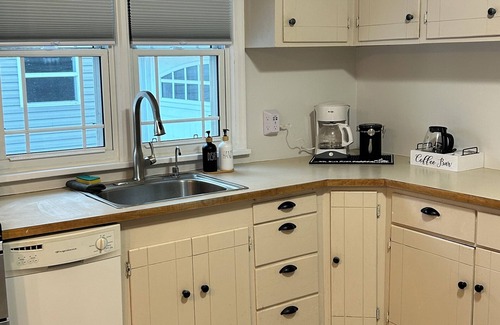 Worthington House | Lake front 2-bedroom house with WiFi and AC in welcoming Worthington