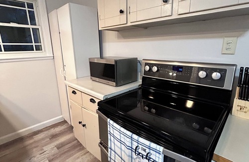 Worthington House | Lake front 2-bedroom house with WiFi and AC in welcoming Worthington
