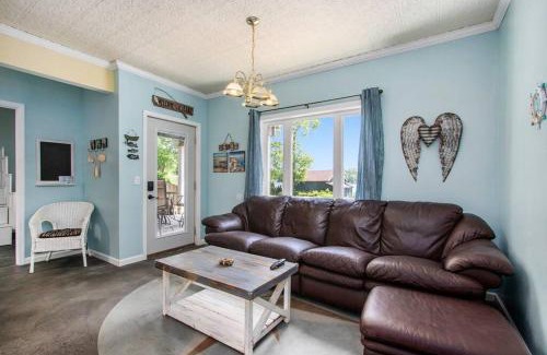 Sister Lakes House | Lake front 7 bdr in Sister Lakes with Scenic Views