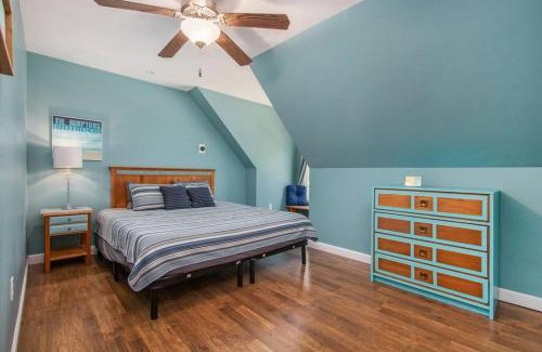 Sister Lakes House | Lake front 7 bdr in Sister Lakes with Scenic Views