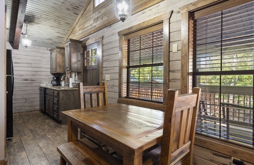 Indian Point Cabin | Lake Front Cabin On Indian Point! Boat Slip Rental