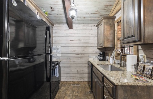 Indian Point Cabin | Lake Front Cabin On Indian Point! Boat Slip Rental