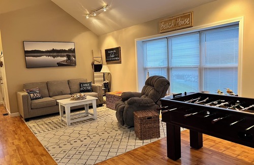 Northwest House | Lake front cottage on Lake Seneca with pontoon rental available
