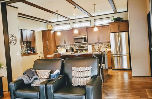 Otonabee-South Monaghan Cottage | Lake Front Cottage, W-5 Star Golf Course! Very Spacious, Dream Resort!