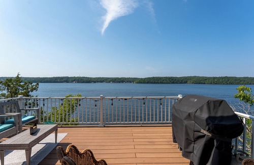 Lake of the Ozarks House | Lake Front- Great Fishing Deck-Hot Tub- Margaritaville-Large Home