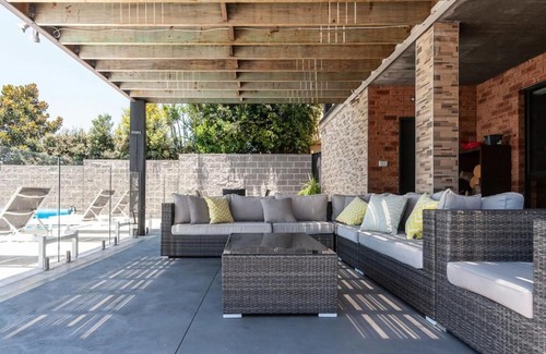 Arcadia Vale House | Lake Front Home 4 Bedrooms Pool Jetty