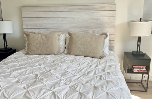Kaslo House | Lake front home in beautiful Kaslo, BC, walking distance to town and Kaslo Bay!