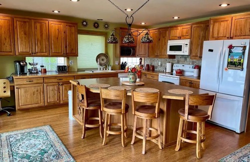 Grapeview House | Lake Front Home on Mason Lake W/Private Dock