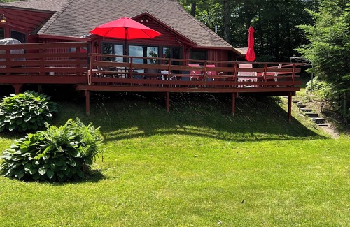 Madison House | Lake Front House ~ Fire pit ~ Canoes/Kayaks ~ Large Deck ~Grill - Secluded Beach