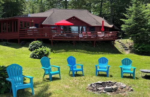 Madison House | Lake Front House ~ Fire pit ~ Canoes/Kayaks ~ Large Deck ~Grill - Secluded Beach