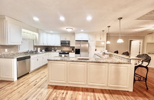 Wedowee Cottage | Lake front house near town and restaurants, paved road , year round water & dock