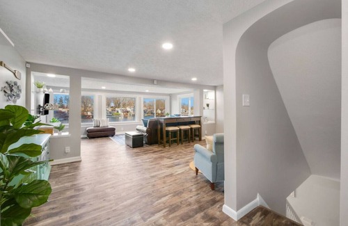 Portage Lakes House | Lake Front|Kayaks|Huge Game Room|Sleeps 8