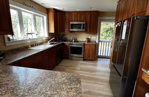 Vienna House | Lake Front Life! Private Dock for 16+, HotTub, Boating, 6 Kayaks & Theatre Room