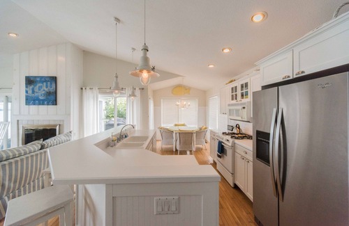 Gilbertsville House | Lake-front Luxury 5bdrm on Kentucky Lake - JZ Vacation Rentals