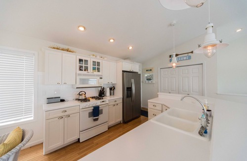 Gilbertsville House | Lake-front Luxury 5bdrm on Kentucky Lake - JZ Vacation Rentals