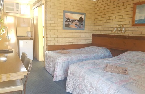 The Entrance North Hotel | Lake Front Motel