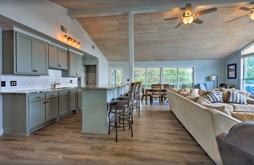 Brownwood House | Lake Front Paradise, with Spectacular views!
