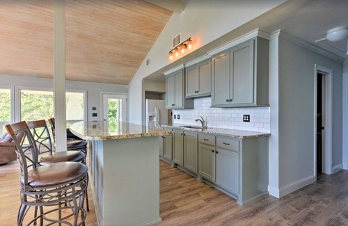 Brownwood House | Lake Front Paradise, with Spectacular views!