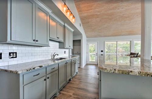 Brownwood House | Lake Front Paradise, with Spectacular views!
