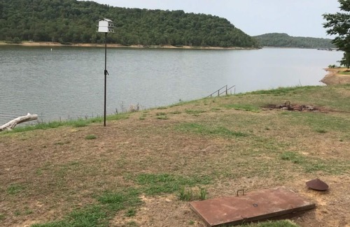 Porum House | Lake front property.! Great for fishing, skiing,jet skiing, swimming , relaxing