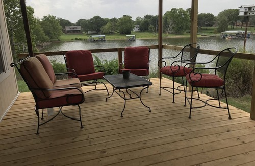 Porum House | Lake front property.! Great for fishing, skiing,jet skiing, swimming , relaxing