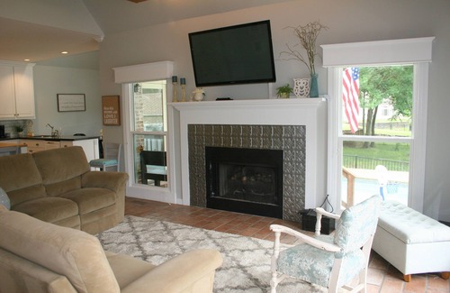 Jenks House | Lake Front Property With Swimming Pool In Quiet Neighborhood