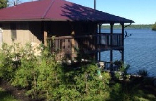 Frontenac House | Lake Front Residence Directly on the Water