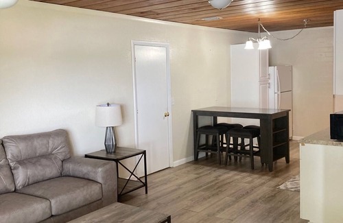 Dade City Apartment | Lake Front Retreat.Get away from it all and relax .away from the city lights