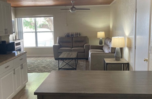 Dade City Apartment | Lake Front Retreat.Get away from it all and relax .away from the city lights