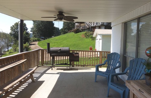 Lincoln House | Lake Front Retreat! Sleeps 10