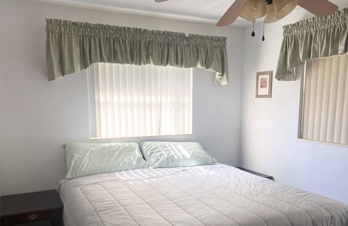 Hernando House | Lake front, sleeps 10, outside Jacuzzi, bike trail! 2 kayaks available!