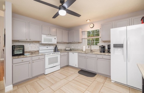 Macon House | Lake Gaston Lyons creek 3 bedroom plus bunkbed loft 2 bathroom sleeps 10-12