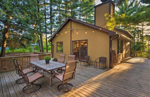 Lake Geneva House | Lake Geneva Getaway with Fire Pit Near Golf
