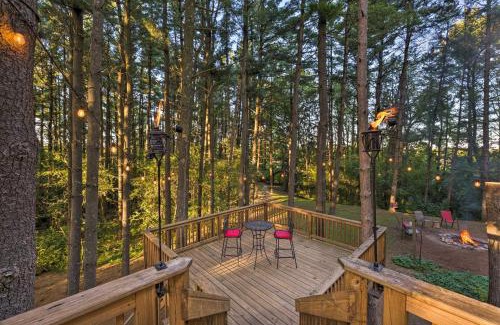 Lake Geneva House | Lake Geneva Getaway with Fire Pit Near Golf