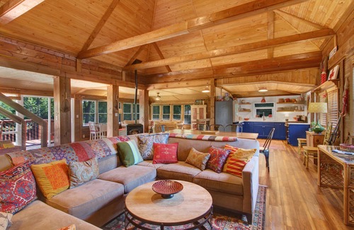 Zenda House | LAKE GENEVA HOME WITH POOL 2 BLOCKS FROM LAKE-BEACH-SWIM PIER