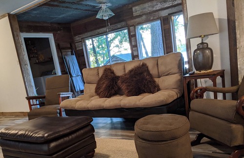 Murchison House | Lake Getaway in Murchison