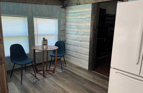 Versailles House | Lake Getaway- Sleeps 7- Boat Slip