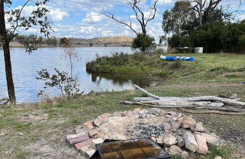 Glenlyon Cabin | Lake Glenlyon Waters Edge - A bus called Kermit