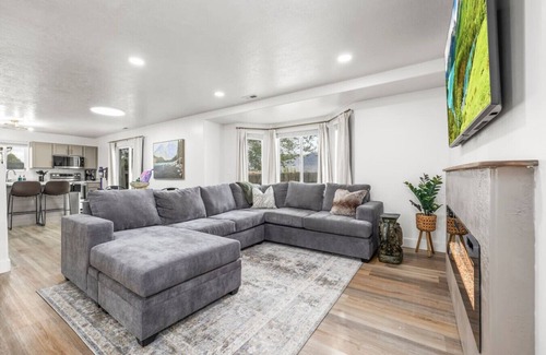 Lehi House | Lake + Green Escape | Lakeview | Garage