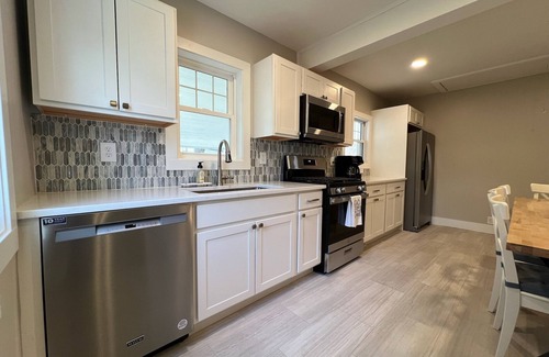 Norton Shores House | Lake Harbor Haven.a charming 3BR house with AC, WiFi across from Maranatha.