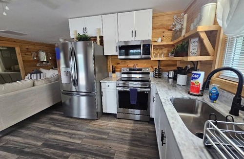 Tunnel Hill Cabin | Lake Haven Cottage-Lake front
