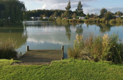 Grantham House | LAKE HAVEN, family friendly, with a garden in Marston, Lincolnshire