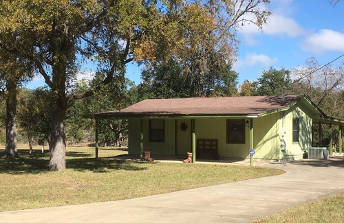 Bandera House | LAKE HIAWATHA COTTAGE
