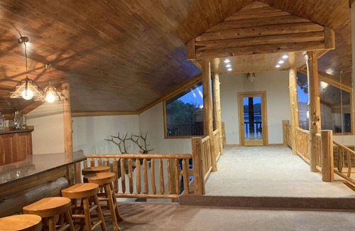 Marcell Cabin | LAKE HOME! *Movie Theater!*Ping Pong*Game Tables*Foosball/3 Decks/Bar & More!
