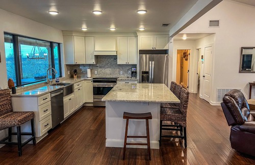 Breckenridge House | Lake Home on 22 acre Peninsula