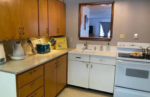 Battle Lake House | Lake Home on Private Crane Lake- Pet-Friendly