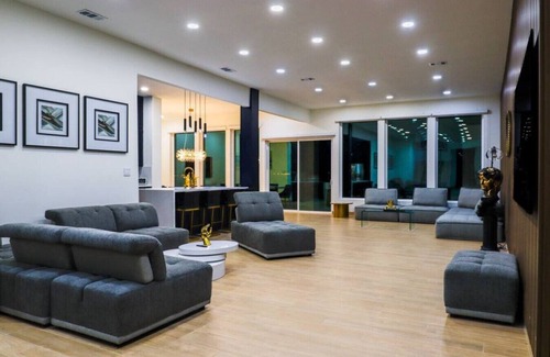 Mission House | Lake Home: Relax and Unwind in Mission Hidden Gem